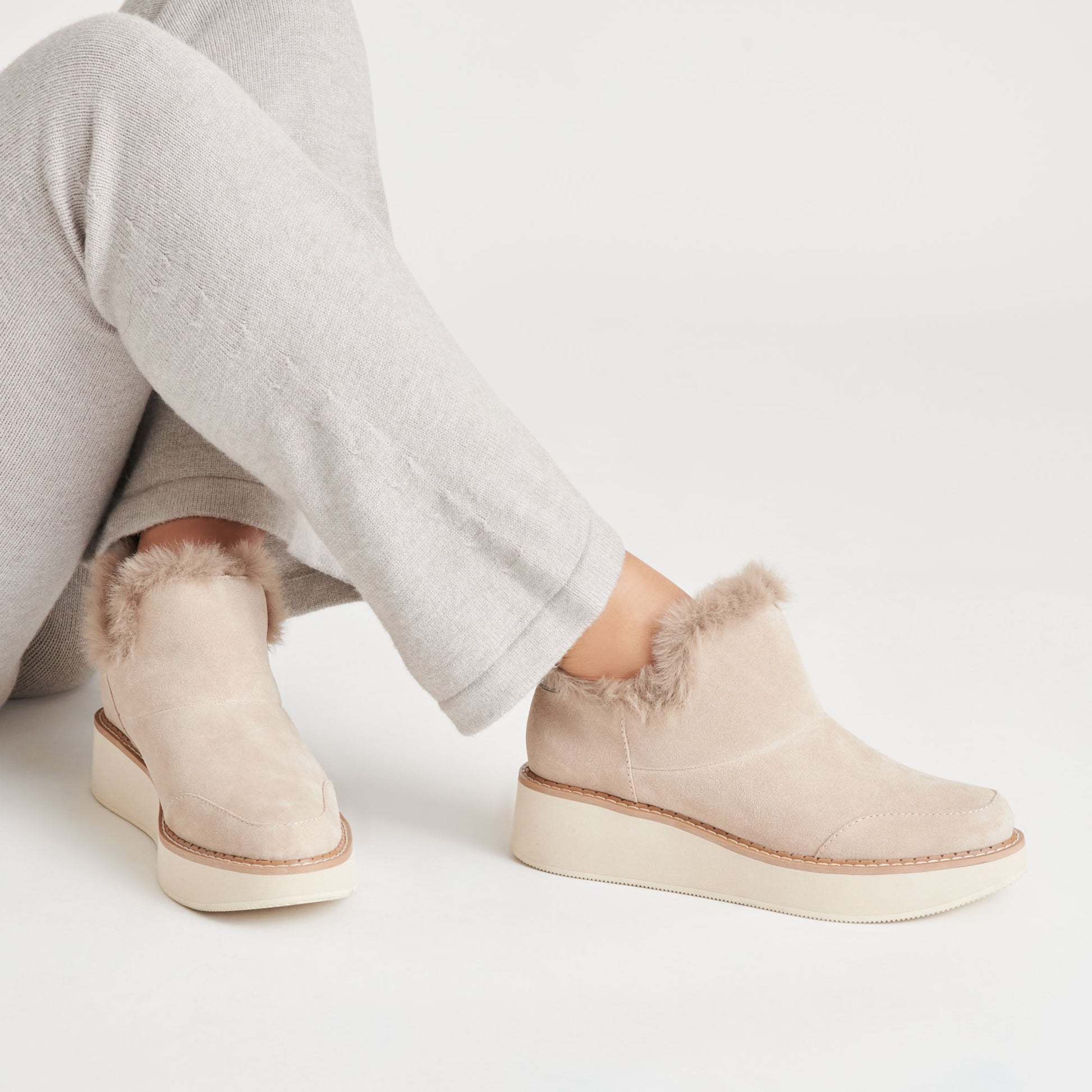 ARDY PLUSH H2O BOOTIES TAUPE SUEDE Dolce Vita