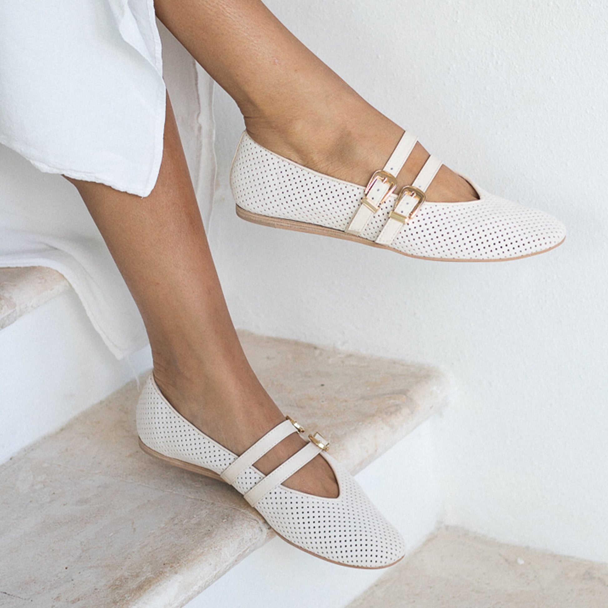 BAYLEE BALLET FLATS BONE PERFORATED SUEDE Dolce Vita