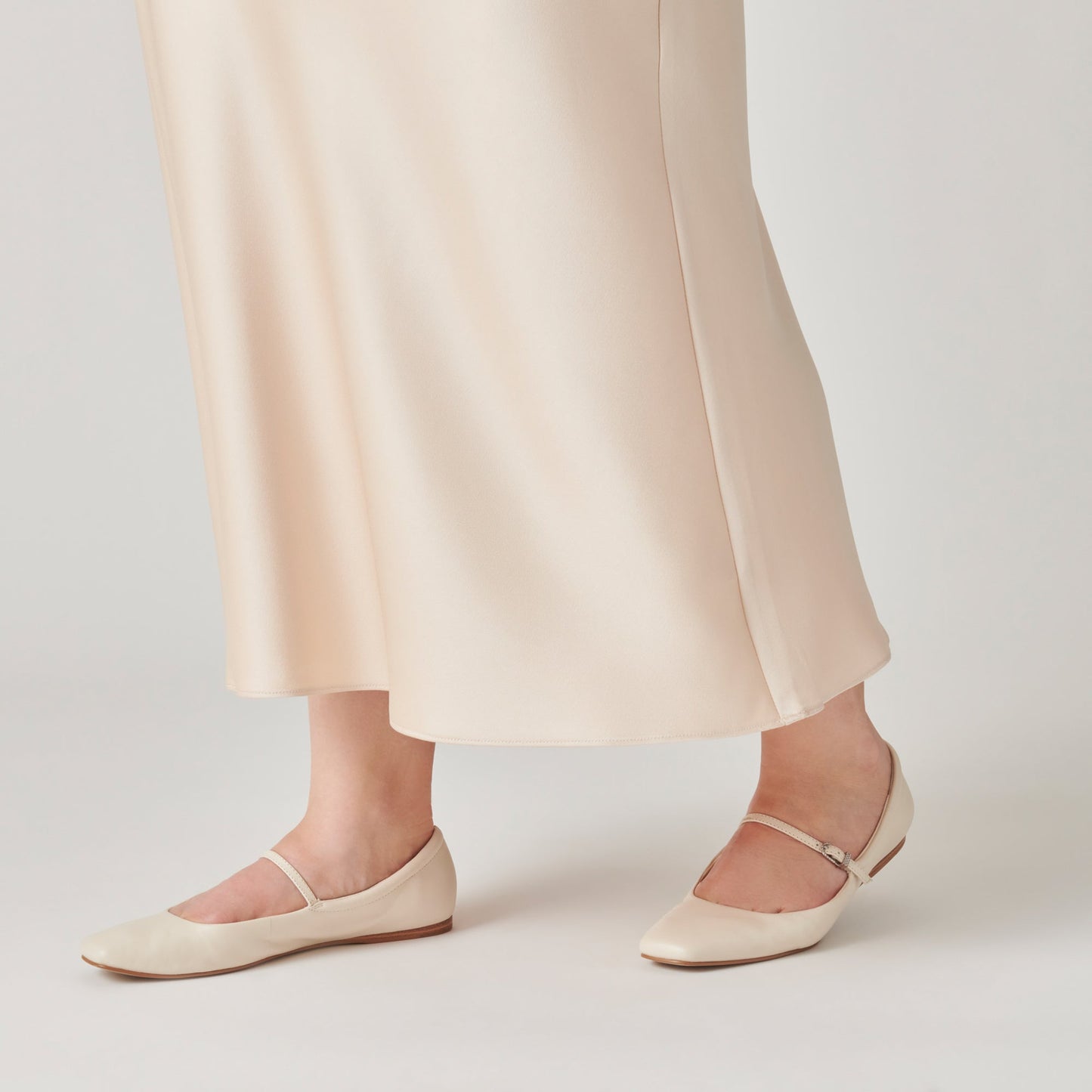 Reyes Wide Ballet Flats Ivory Leather Dolce Vita
