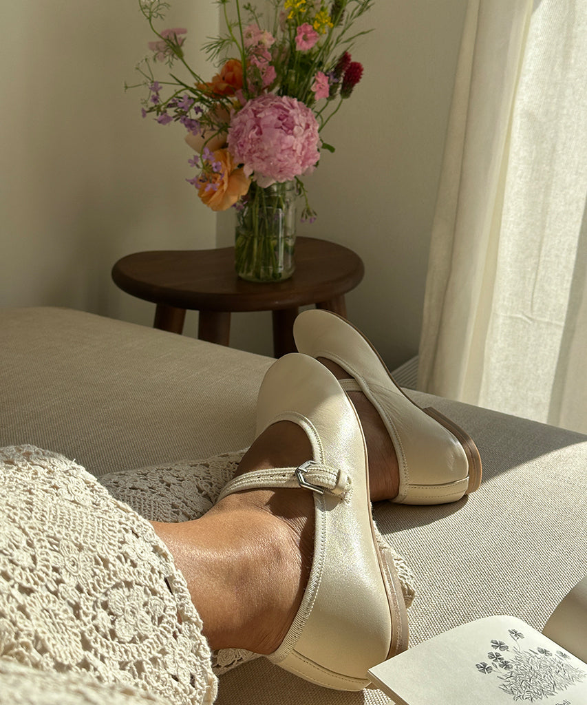 ROSLYN BALLET FLATS CREME LEATHER Dolce Vita