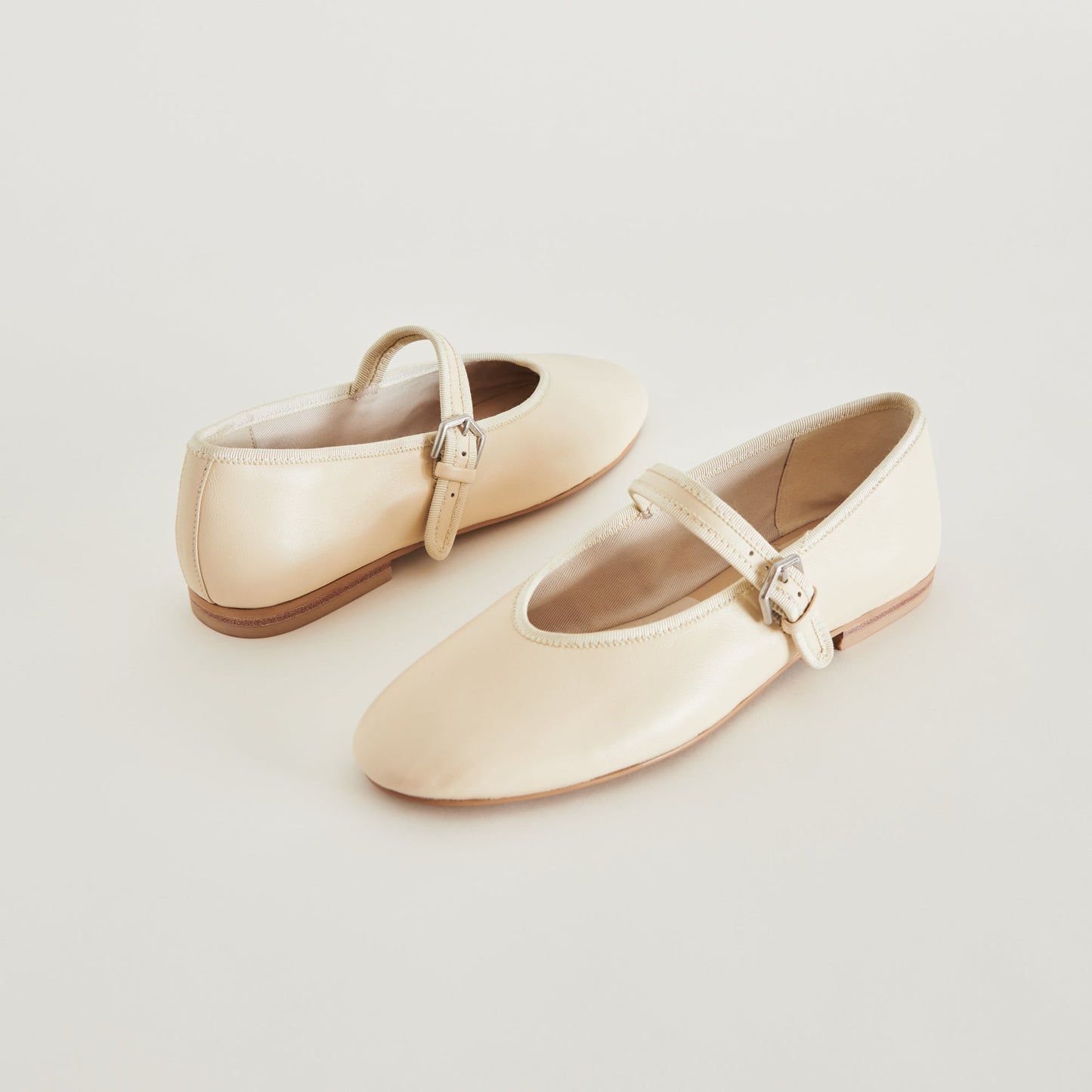 ROSLYN BALLET FLATS CREME LEATHER Dolce Vita