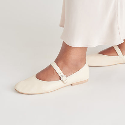 ROSLYN BALLET FLATS CREME LEATHER Dolce Vita