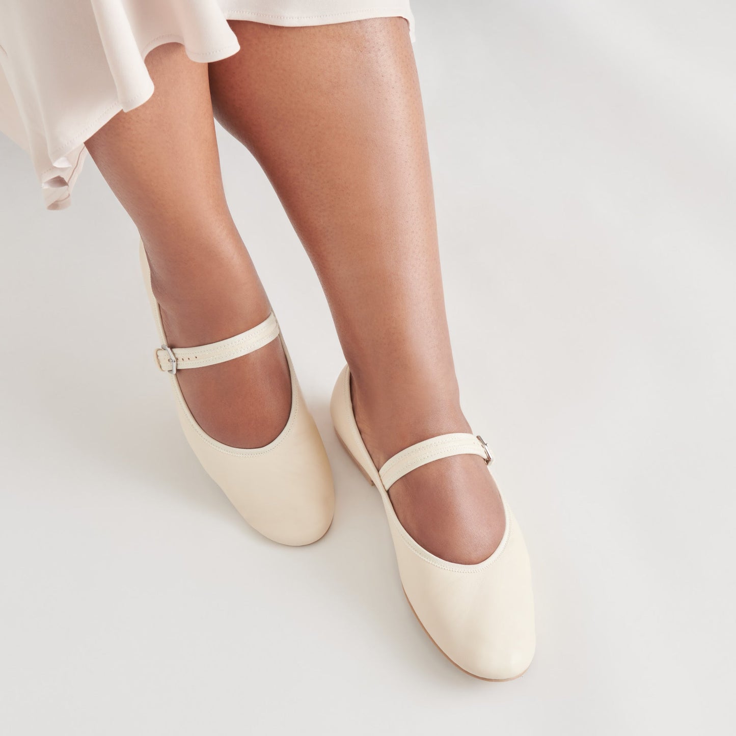 ROSLYN BALLET FLATS CREME LEATHER Dolce Vita