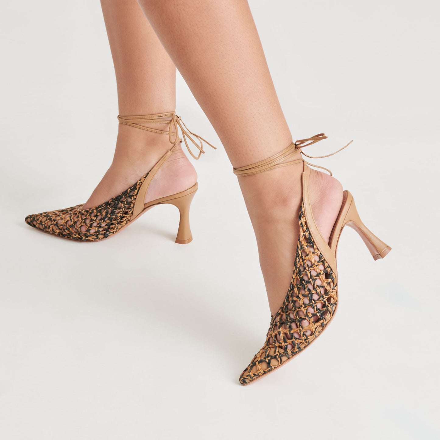 GESICA HEELS BLACK NATURAL WOVEN Dolce Vita