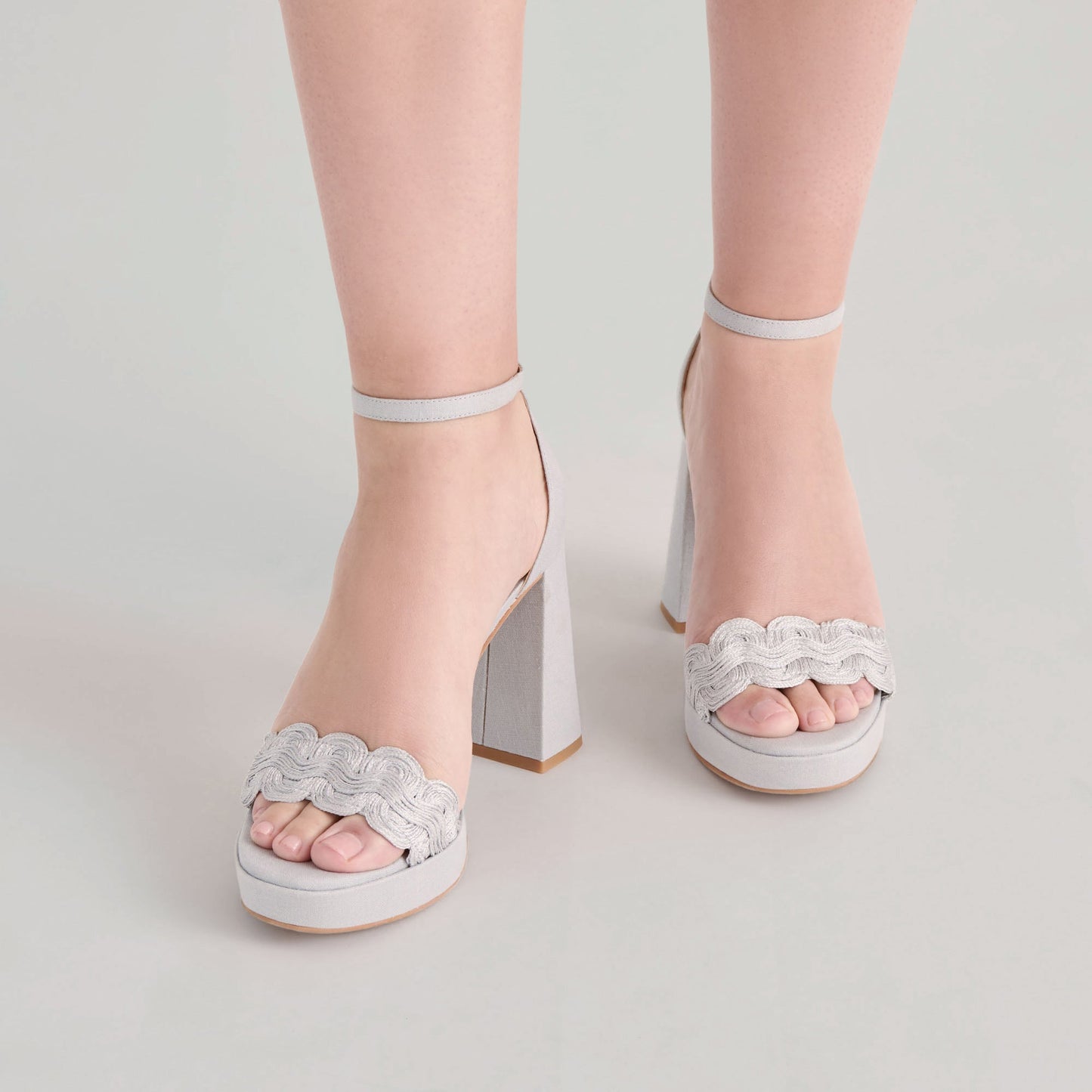 PELTIN HEELS GREY WOVEN RAFFIA Dolce Vita