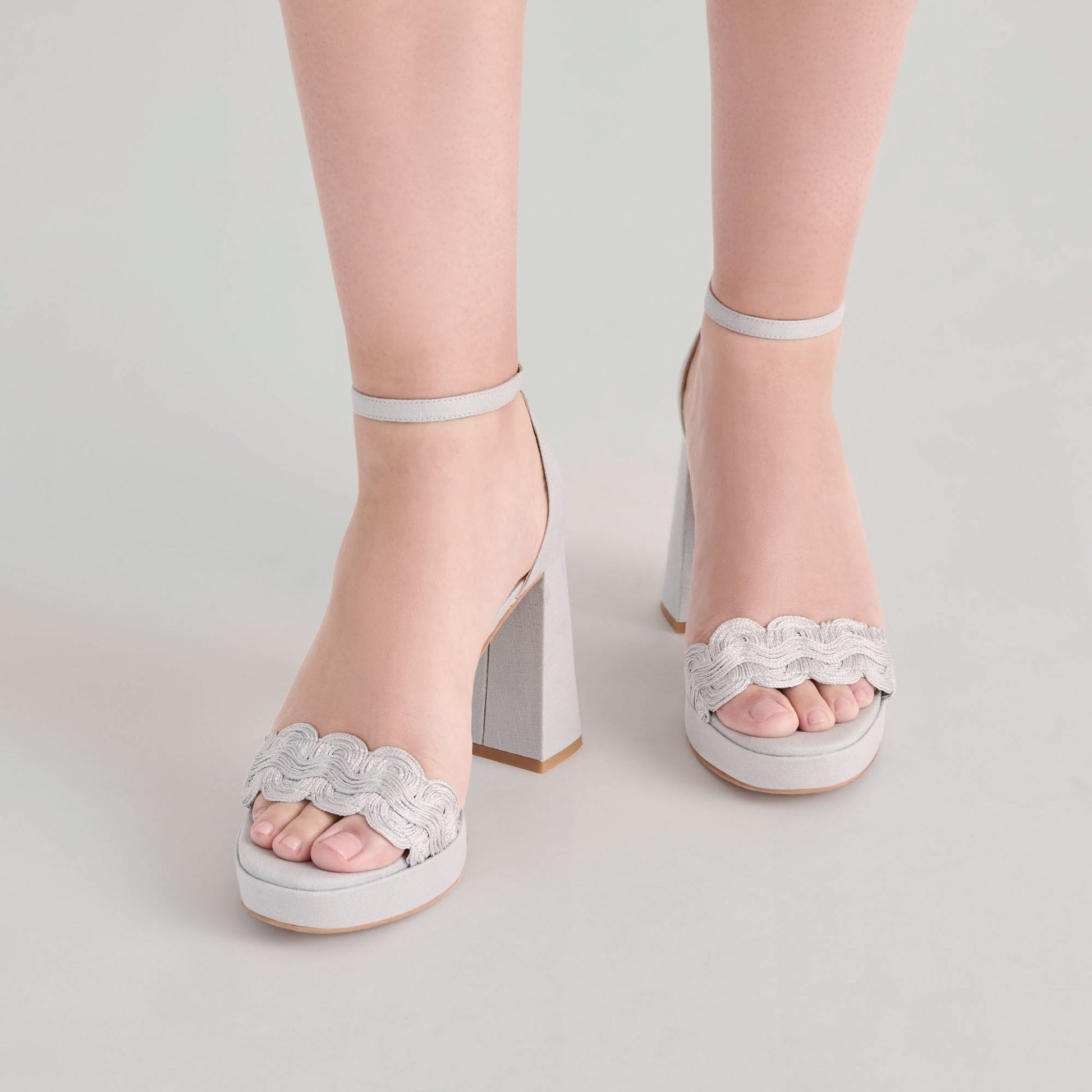 PELTIN HEELS GREY WOVEN RAFFIA Dolce Vita
