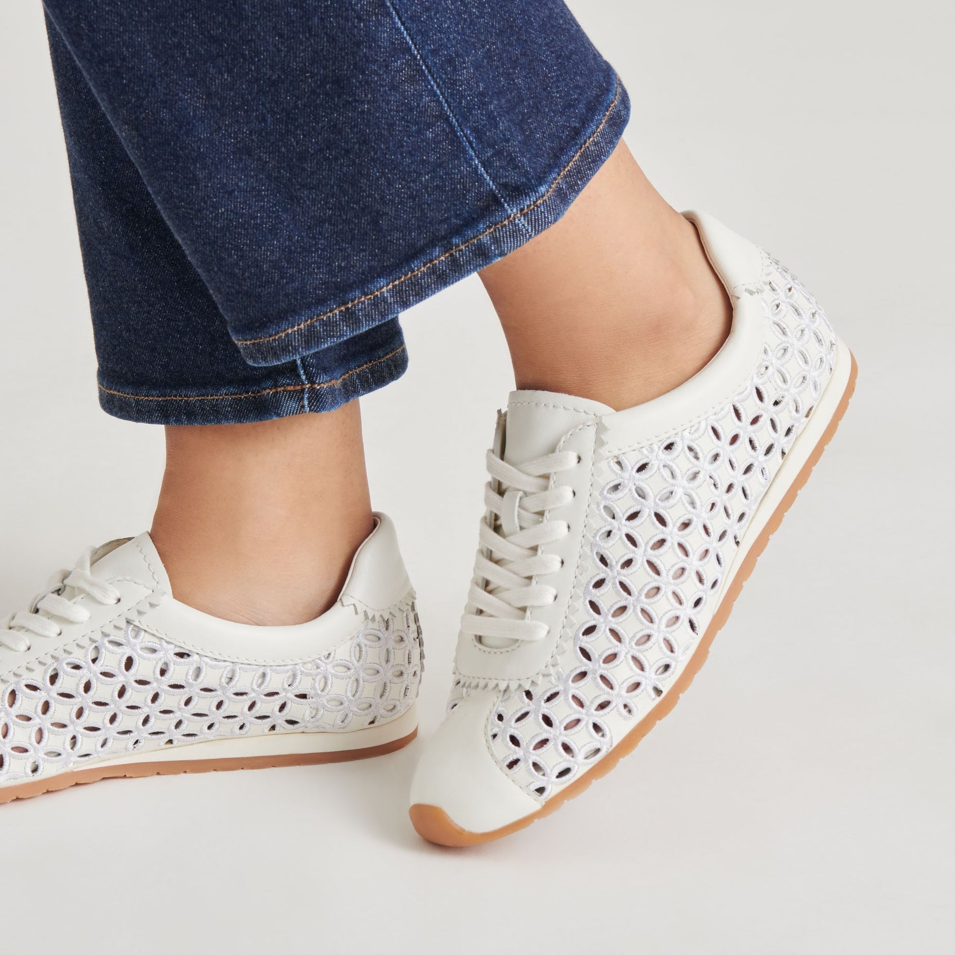 DANIE EYELET PERF SNEAKERS TRUE WHITE LEATHER Dolce Vita