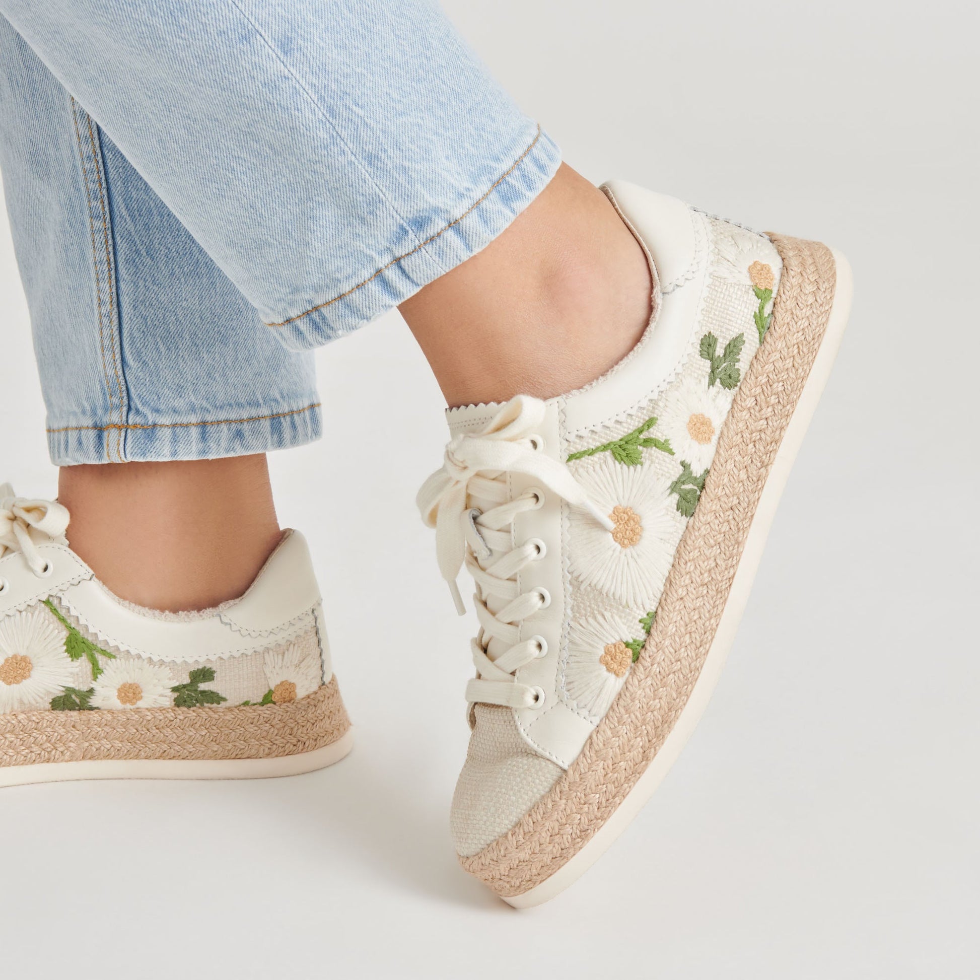 AZALIA SNEAKERS WHITE FLORAL RAFFIA Dolce Vita