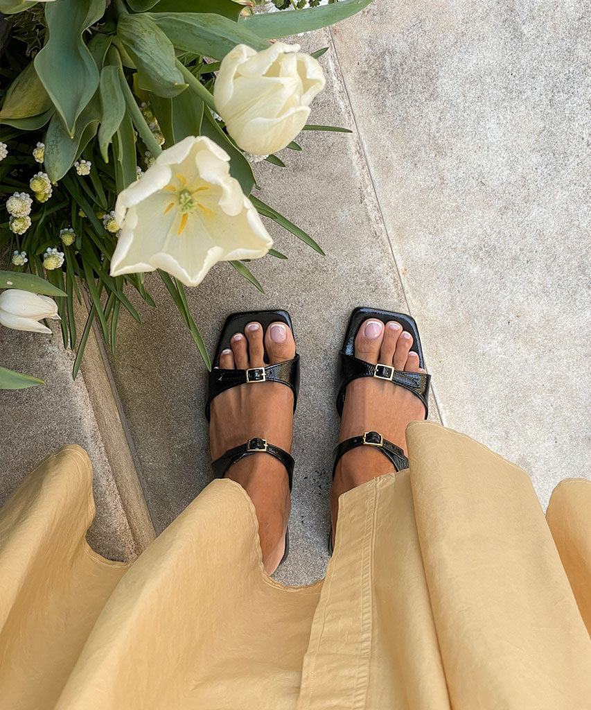 LAVERN SANDALS MIDNIGHT CRINKLE PATENT Dolce Vita