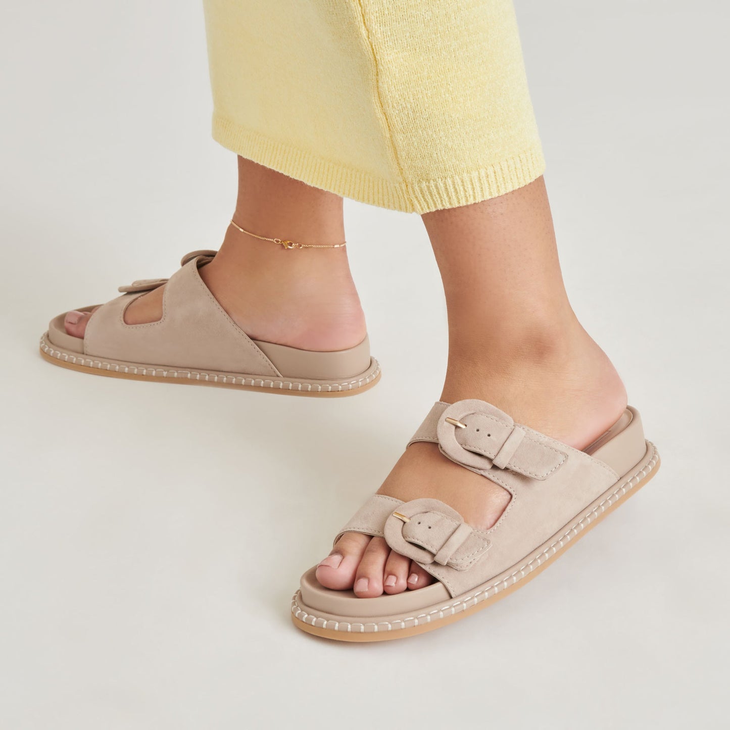 SHAUNY SANDALS DK TAUPE SUEDE Dolce Vita