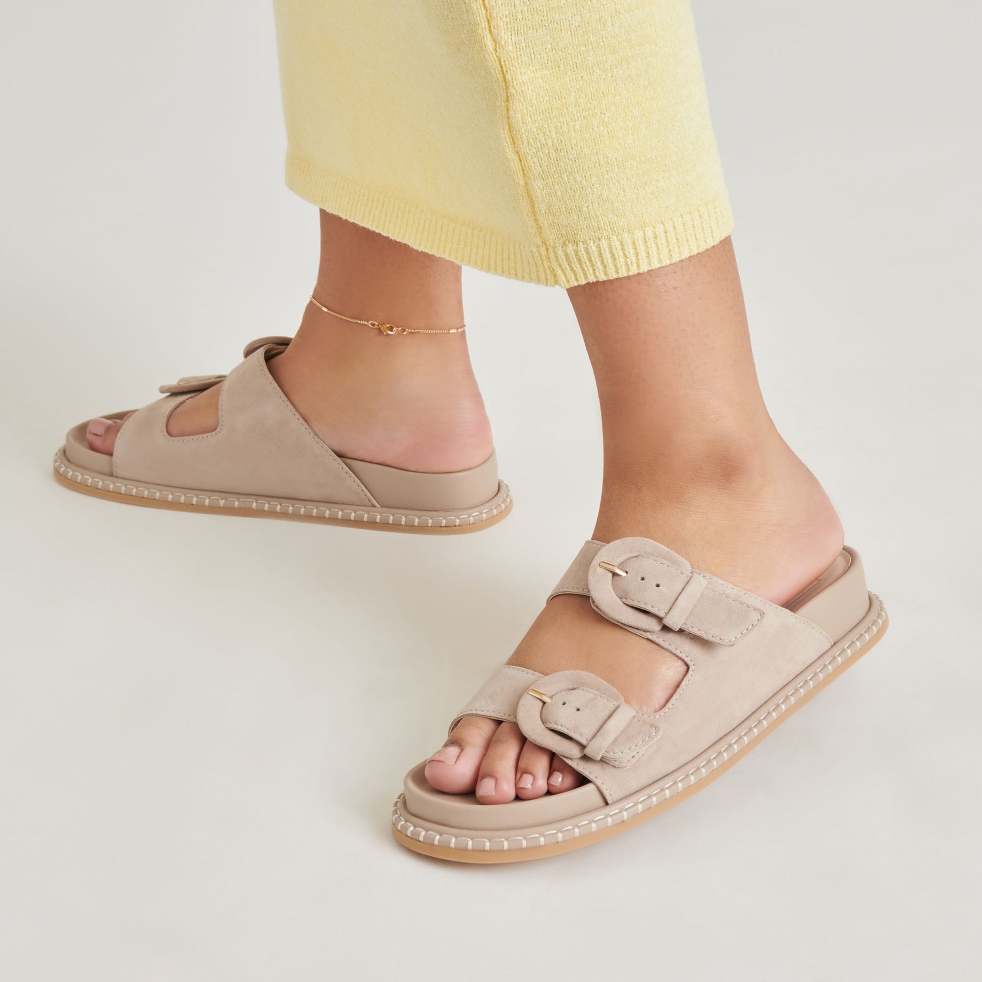 SHAUNY SANDALS DK TAUPE SUEDE Dolce Vita