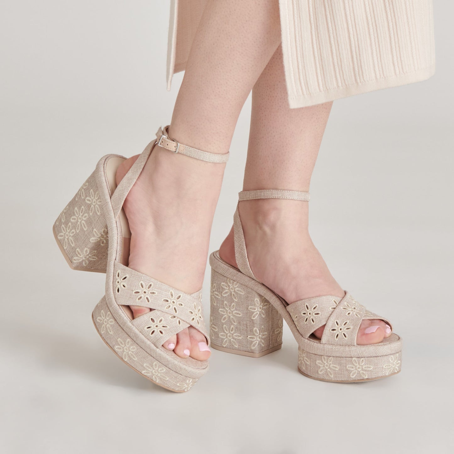 LAISHA HEELS ALMOND FLORAL EYELET Dolce Vita